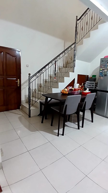 Rumah Bagus 2 Lantai, Siap huni Lokasi Strategis di Pesanggrahan