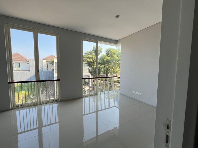 dijual rumah di taman puspa raya citraland surabaya