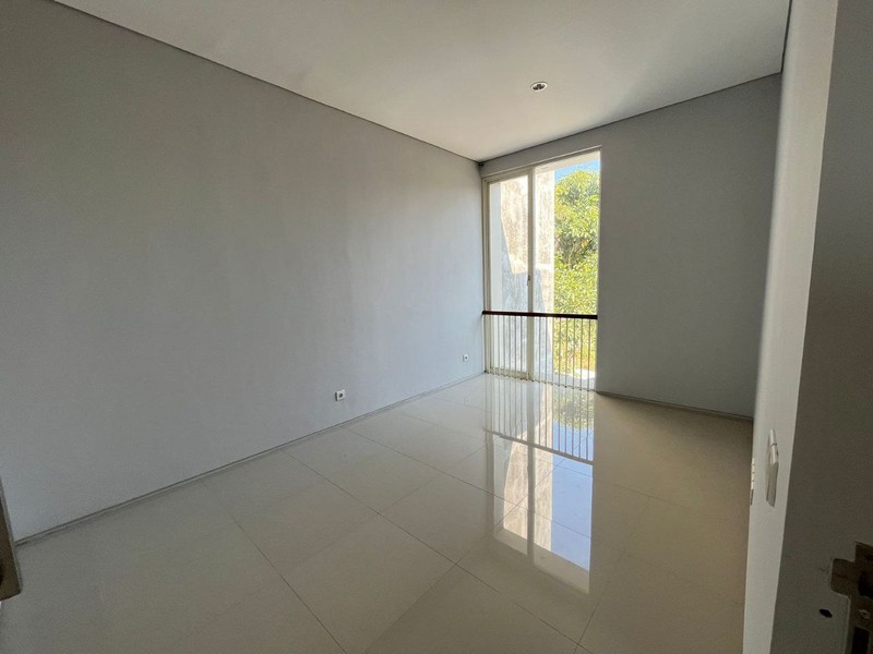 dijual rumah di taman puspa raya citraland surabaya