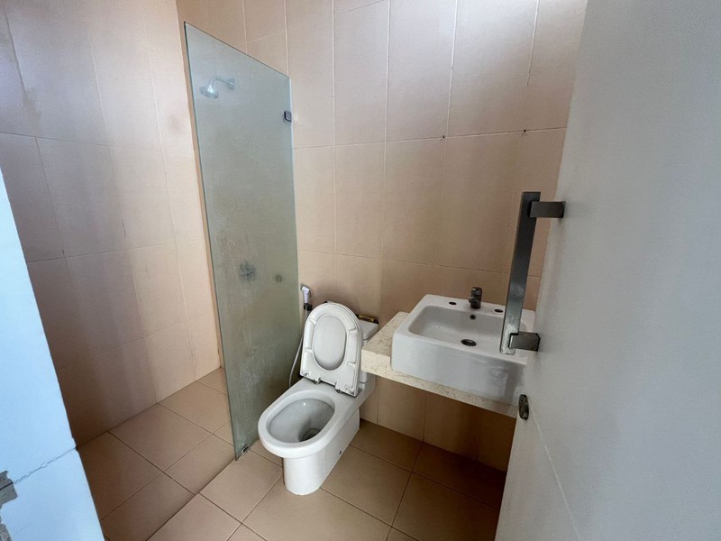 dijual rumah di taman puspa raya citraland surabaya