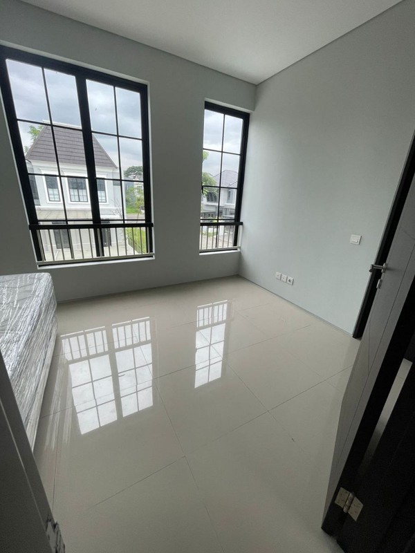 Dijual Rumah Siap huni di oakwood citraland surabaya