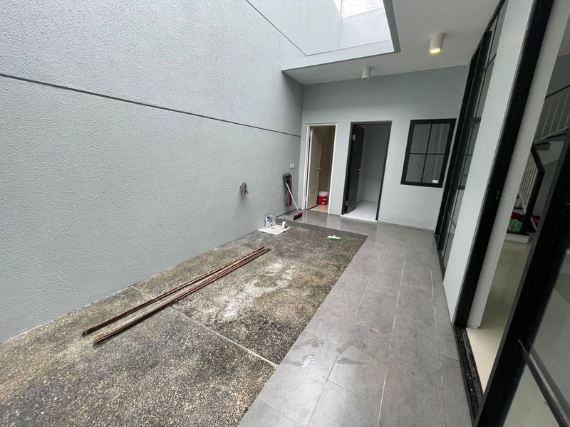 Dijual Rumah Siap huni di oakwood citraland surabaya