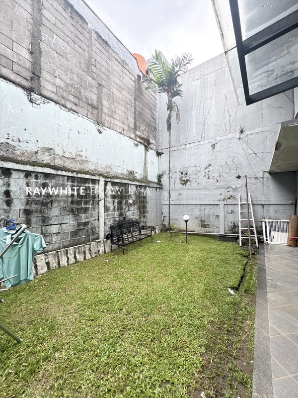 Rumah Siap Huni Lingkungan Tenang Area Cilandak Barat