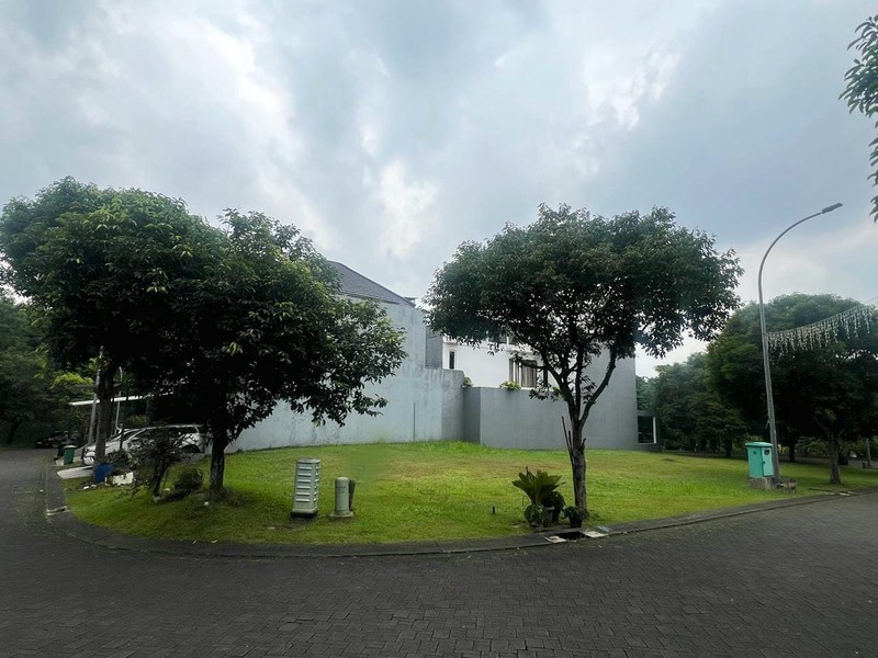 KAVLING HOEK LINGKUNGAN ASRI DE LATINOS BSD CITY 