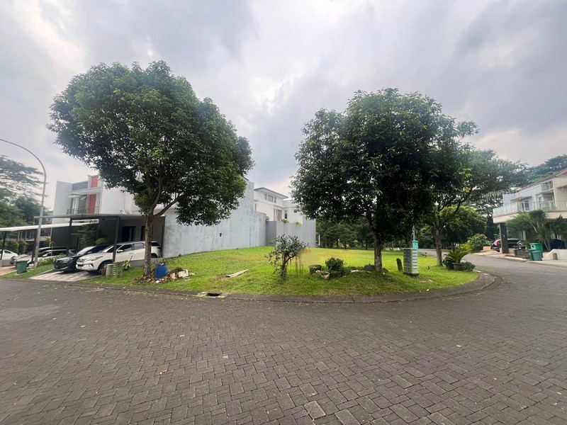 KAVLING HOEK LINGKUNGAN ASRI DE LATINOS BSD CITY 