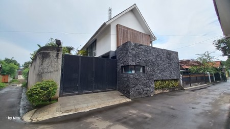 Rumah daerah penduduk dekat dengan sektor 7 Bintaro,, dekat dg area kuliner, RS, BXC dan toll...