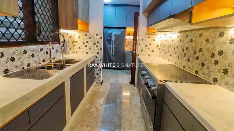 Rumah Layak Huni di Komplek Deplu 1