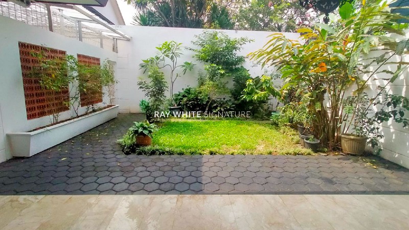 Rumah Layak Huni di Komplek Deplu 1