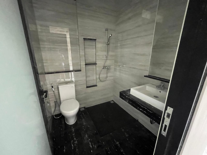 Dijual Rumah New Gress di Woodland Citraland Surabaya