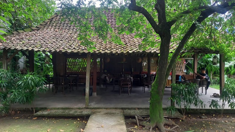 Properti Komersial Strategis Eks Wisma & Kantor, Dekat Bandara Adisutjipto, Maguwoharjo, Depok, Sleman