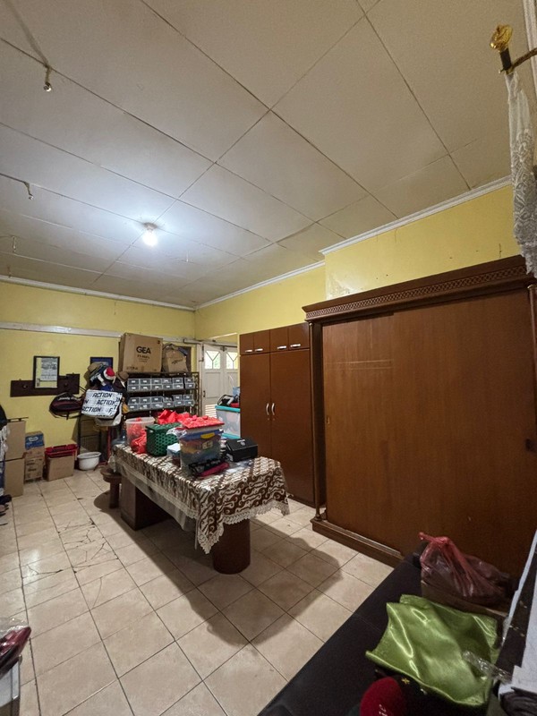 Rumah Hoek, Besar Kokoh Hadap Taman di Kota Wisata Cibubur