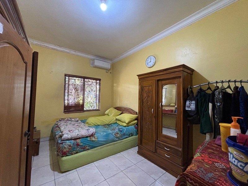 Rumah Hoek, Besar Kokoh Hadap Taman di Kota Wisata Cibubur