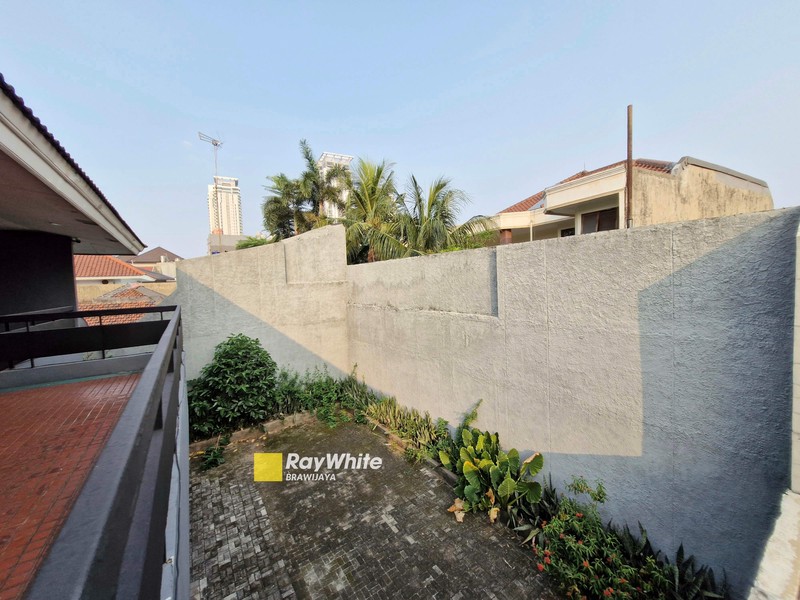 Rumah di Darmawangsa, Kebayoran Baru, akses jalan 2 arah, 5 menit ke MRT Blok A