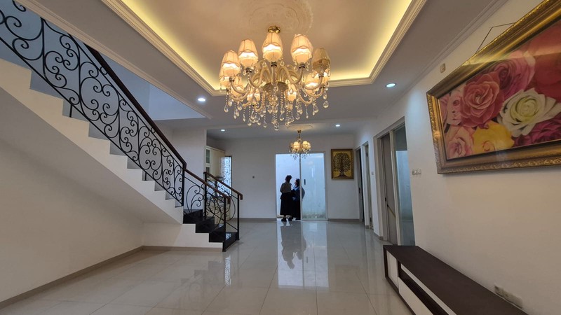 Rumah Besar 4 KT Garasi 3 Mobil, Tebet Timur Jakarta Selatan
