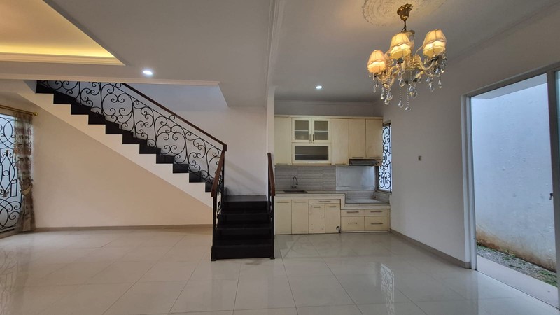 Rumah Besar 4 KT Garasi 3 Mobil, Tebet Timur Jakarta Selatan
