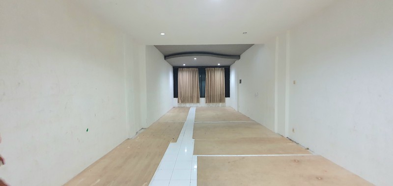 Ruko Bukit Gading Indah, depan perumahan Gading Kirana, Kelapa Gading, hadap dalam.