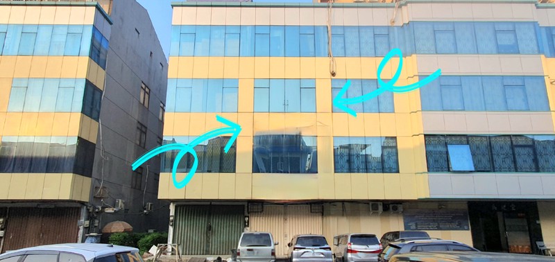 Ruko Bukit Gading Indah, depan perumahan Gading Kirana, Kelapa Gading, hadap dalam.