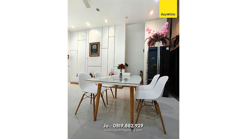 Rumah Kelapa Puan Timur, Kelapa Gading Bangunan baru 7 tahun, full furnish, sudah tinggi dari jalan.