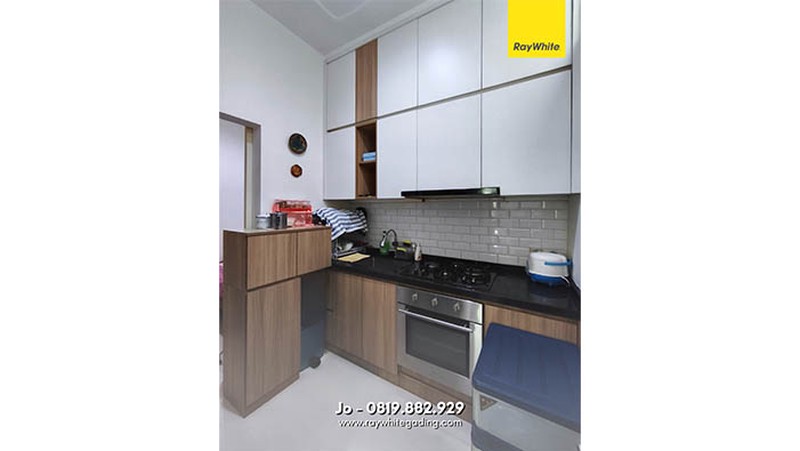 Rumah Kelapa Puan Timur, Kelapa Gading Bangunan baru 7 tahun, full furnish, sudah tinggi dari jalan.