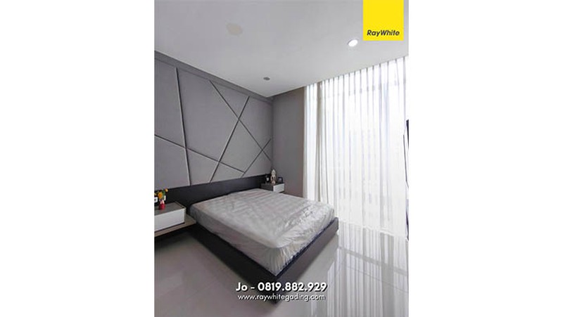 Rumah Kelapa Puan Timur, Kelapa Gading Bangunan baru 7 tahun, full furnish, sudah tinggi dari jalan.