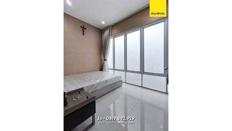 Rumah Kelapa Puan Timur, Kelapa Gading Bangunan baru 7 tahun, full furnish, sudah tinggi dari jalan.