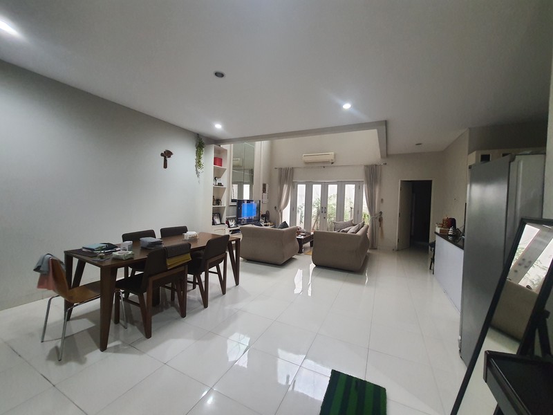 Rumah Cantik 2 Lantai di Raffles Hills Cibubur 