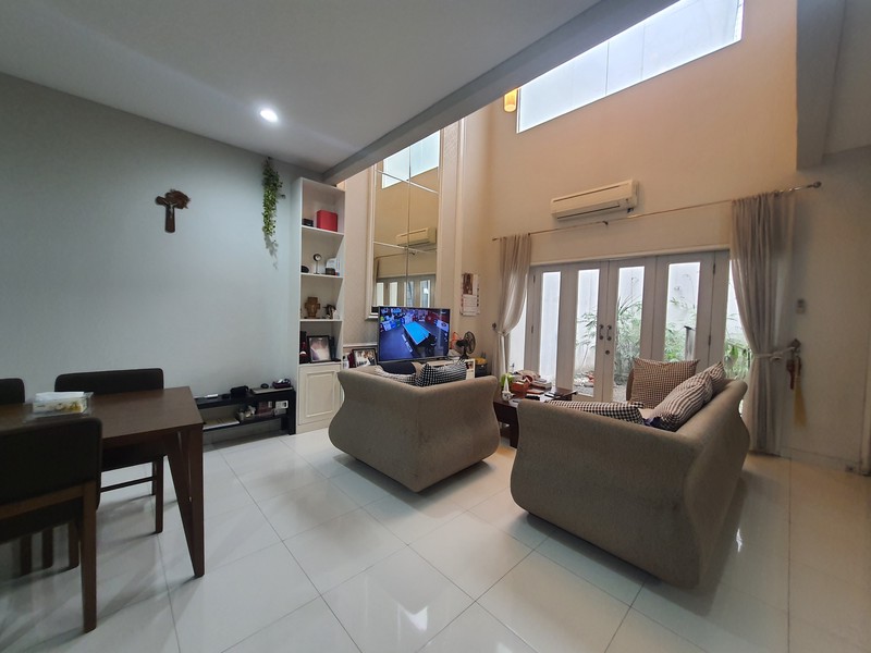 Rumah Cantik 2 Lantai di Raffles Hills Cibubur 