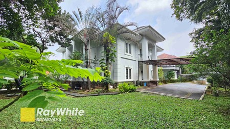 Rumah di Pati Unus, Kebayoran Baru, private pool, di hook, bisa parkir 14 mobil