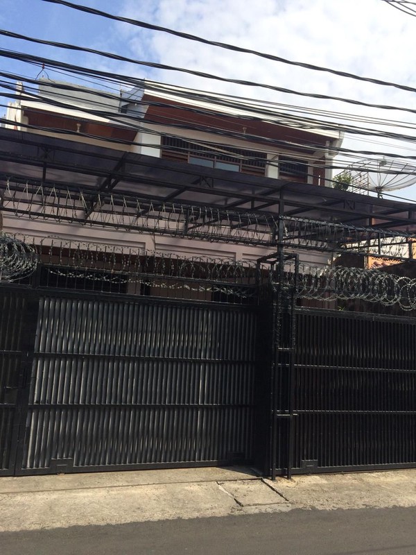 Dijual  rumah   lama  terawat, di menteng  karang setiabudi