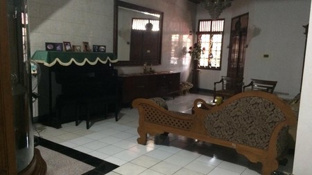 Dijual  rumah   lama  terawat, di menteng  karang setiabudi