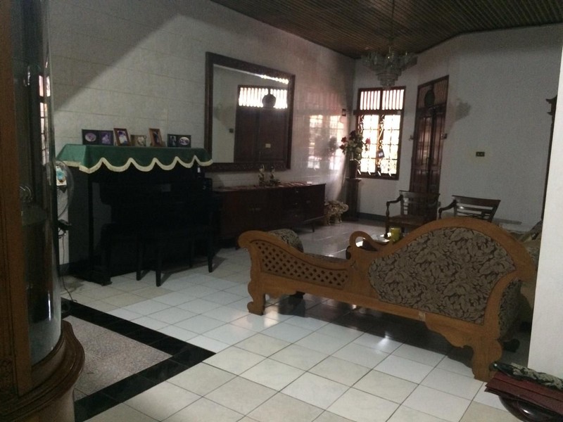Dijual  rumah   lama  terawat, di menteng  karang setiabudi