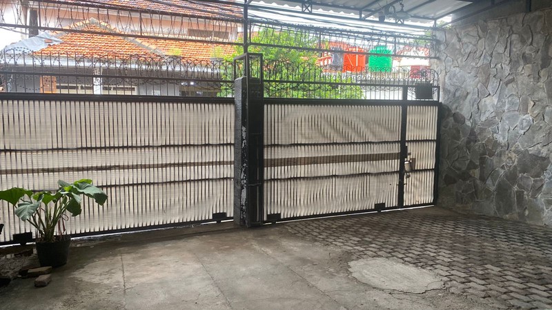 Dijual  rumah   lama  terawat, di menteng  karang setiabudi