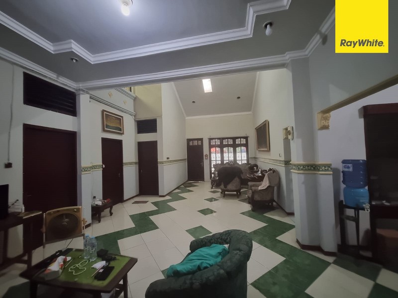 Dijual Rumah di Jalan Barata Jaya Surabaya