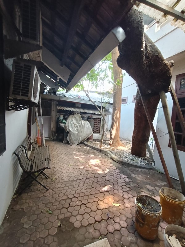 JUAL CEPAT BANGUNAN COMMERCIAL AREA DI RAYA JEMURSARI