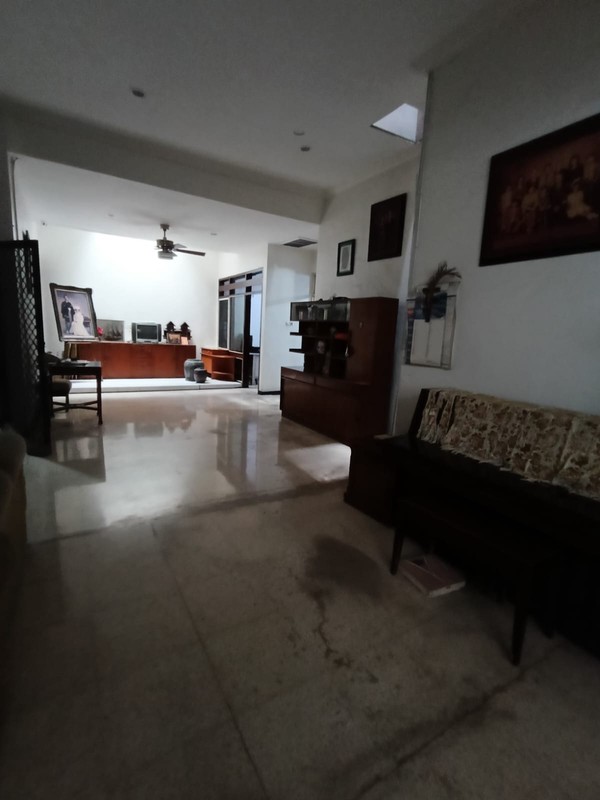 JUAL CEPAT BANGUNAN COMMERCIAL AREA DI RAYA JEMURSARI