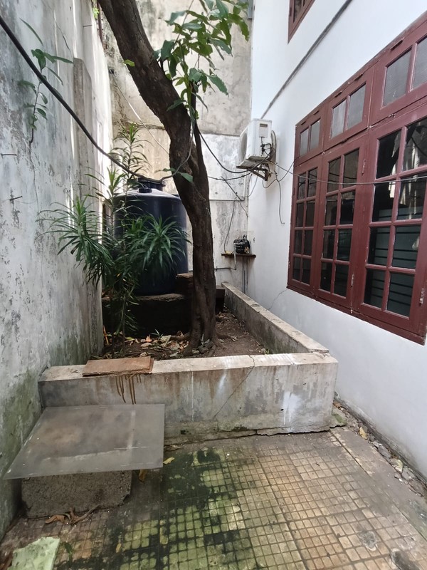 JUAL CEPAT BANGUNAN COMMERCIAL AREA DI RAYA JEMURSARI