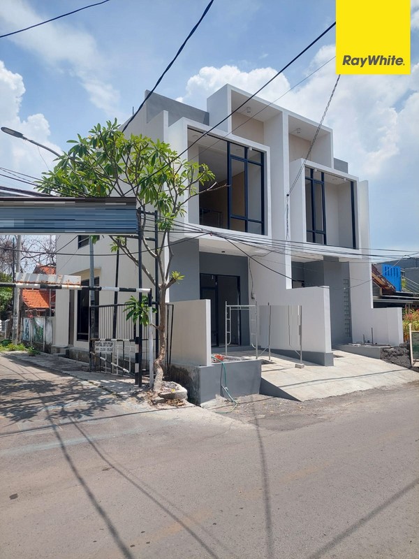 Dijual Rumah 2 lantai di Semampir Tengah Surabaya