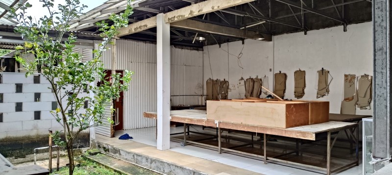 Jual Bangunan + Lahan Cocok untuk Pabrik atau Gudang @Deplu, Tangerang.