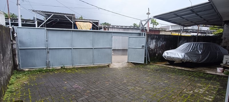 Jual Bangunan + Lahan Cocok untuk Pabrik atau Gudang @Deplu, Tangerang.