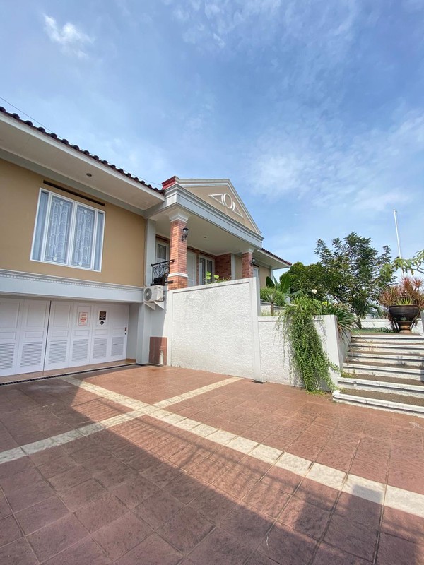 Rumah Terawat Luas 554M² Dalam Komplek Elit Cinere