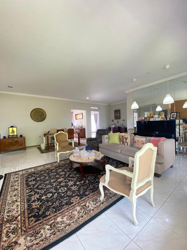 Rumah Terawat Luas 554M² Dalam Komplek Elit Cinere