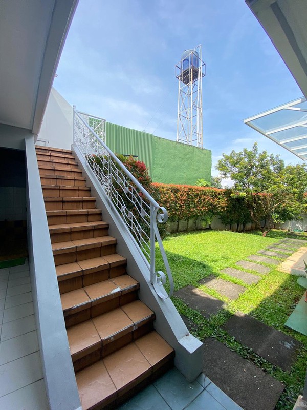 Rumah Terawat Luas 554M² Dalam Komplek Elit Cinere