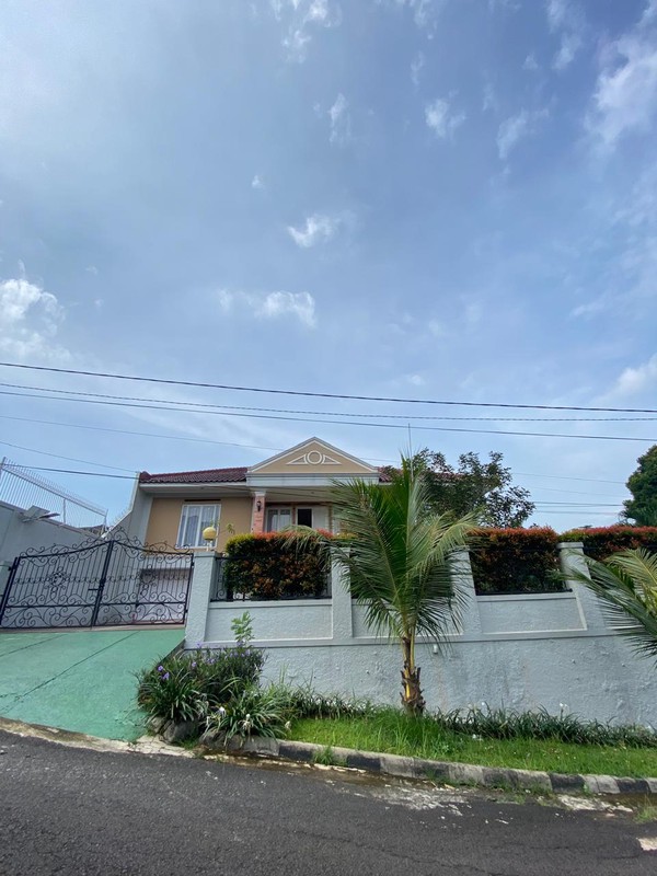 Rumah Terawat Luas 554M² Dalam Komplek Elit Cinere