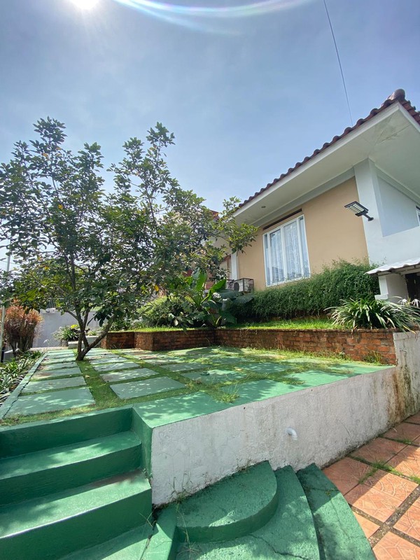 Rumah Terawat Luas 554M² Dalam Komplek Elit Cinere