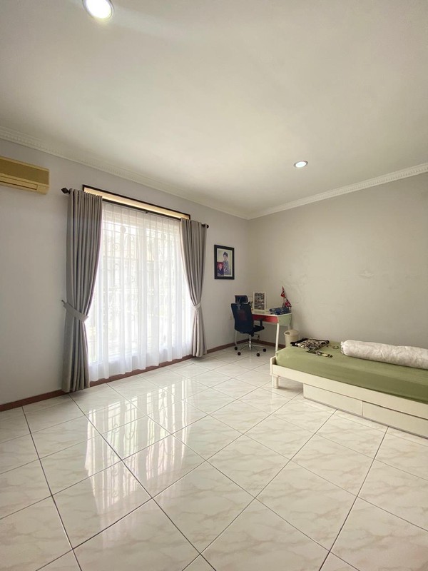 Rumah Terawat Luas 554M² Dalam Komplek Elit Cinere