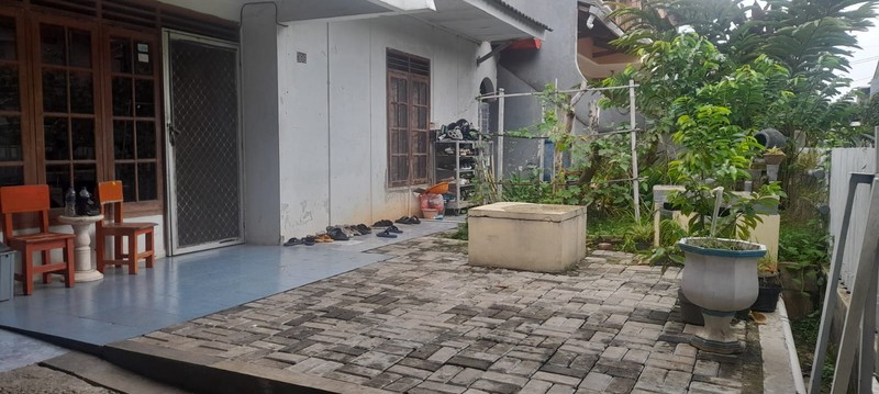 Rumah Tanah 240 m2 SHM Halaman Luas di One Gated Cluster Mega Cinere