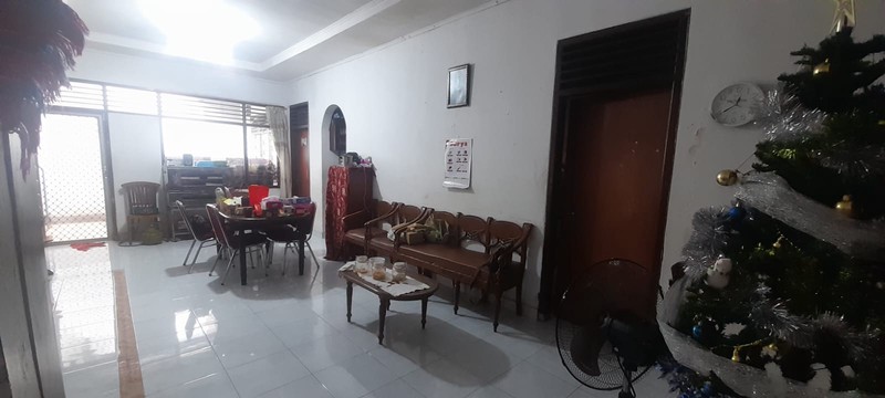 Rumah Tanah 240 m2 SHM Halaman Luas di One Gated Cluster Mega Cinere