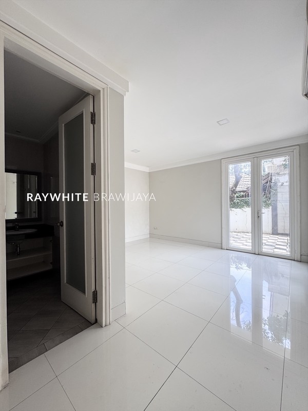 Rumah Elite Exclusive Lingkungan Tenang Area Bangka Kemang