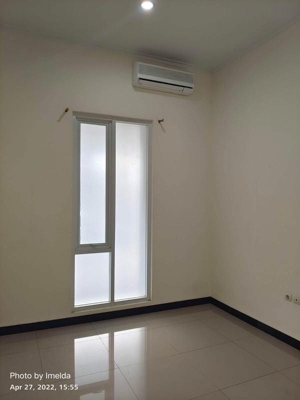 Rumah Siap Huni di Taman Kopo Indah Redwood