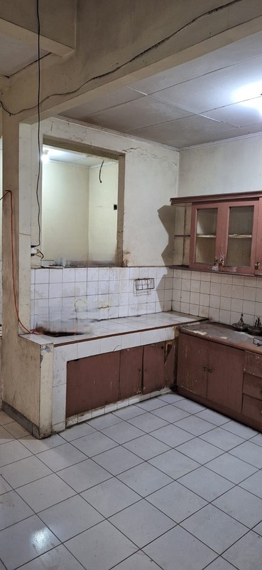 Rumah cocok untuk usaha di pinggir jalan raya di Menteng Bintaro